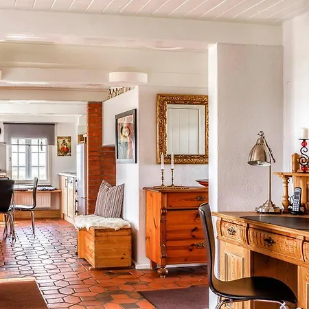 Holiday home Reetdachhaus Inmitten Von Wiesen Und Feldern