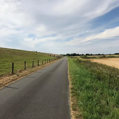 Holiday home Reetdachhaus Inmitten Von Wiesen Und Feldern Emmelsbull-Horsbull