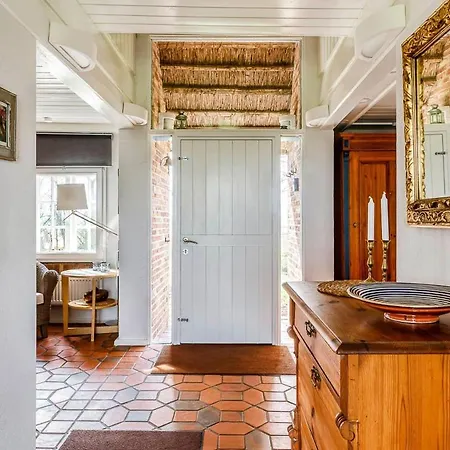 Reetdachhaus Inmitten Von Wiesen Und Feldern Prázdninový dům