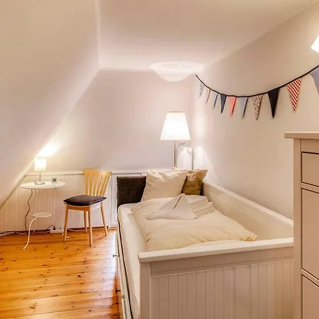 Reetdachhaus Inmitten Von Wiesen Und Feldern * Emmelsbüll-Horsbüll